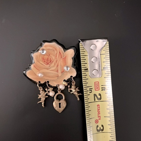 NWOT DESIGNS FROM THE DEEP BROOCH - Picture 3 of 3